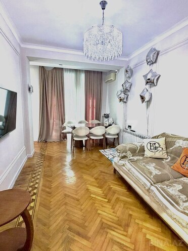 Продаётся 3-комн. вторичка 87 м², м. Низами, photo 1 from 13