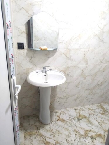 Сдаётся 3-комн. вторичка 65 м², м. Нефтчиляр, photo 9 from 16