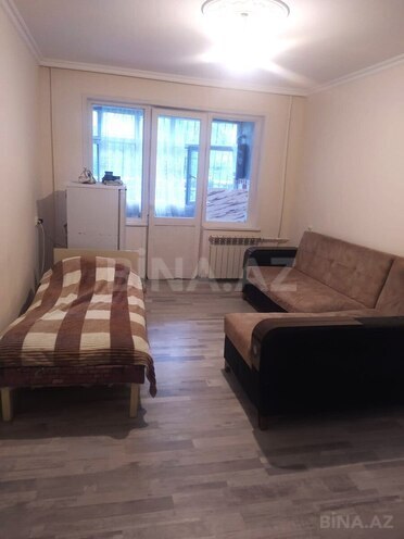 Сдаётся 3-комн. вторичка 65 м², м. Нефтчиляр, photo 1 from 16