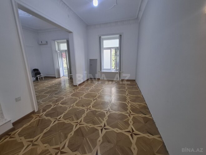 Satılır 4 otaqlı köhnə tikili 105 m², Sahil m., photo 8 from 16