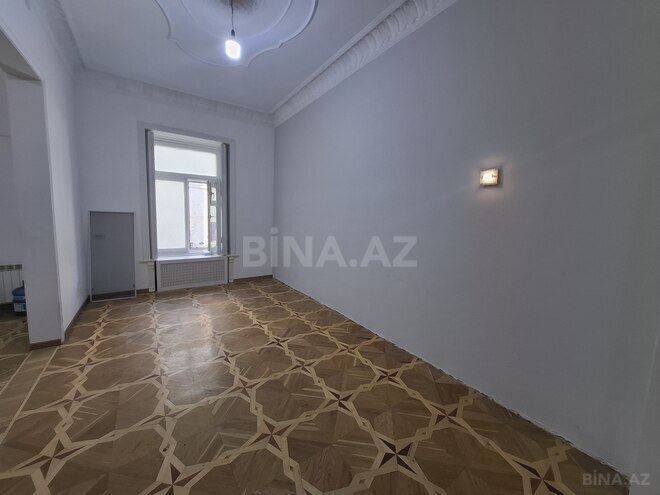 Satılır 4 otaqlı köhnə tikili 105 m², Sahil m., photo 7 from 16
