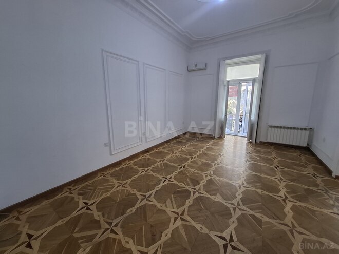 Satılır 4 otaqlı köhnə tikili 105 m², Sahil m., photo 3 from 16