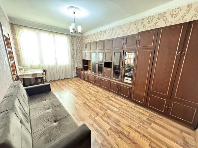 Продаётся 1-комн. вторичка 40 м², м. 8 ноября, photo 1 from 10