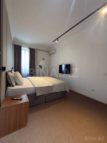 Satılır 3 otaqlı köhnə tikili 83 m², Sahil m., photo 1 from 13