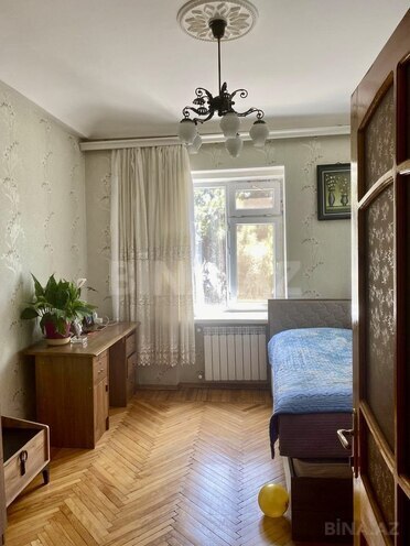 Satılır 4 otaqlı köhnə tikili 75 m², Xalqlar Dostluğu m., photo 6 from 12
