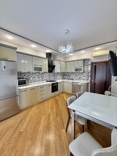 İcarəyə verilir 3 otaqlı yeni tikili 130 m², Gənclik m., photo 13 from 19