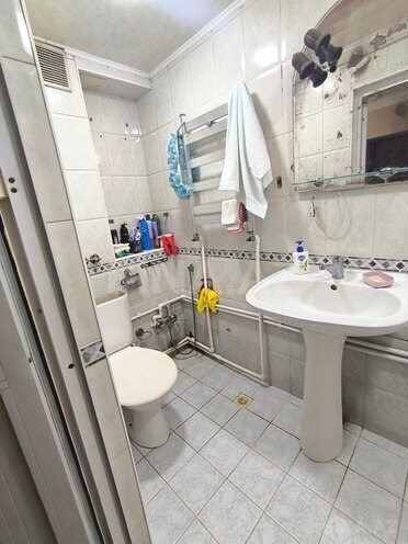 Satılır 2 otaqlı köhnə tikili 55 m², İnşaatçılar m., photo 7 from 9