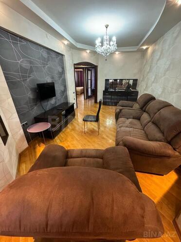 Сдается 3-комн. новостройка 70 м², м. Низами, photo 1 from 9