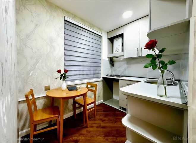 Продаётся 3-комн. вторичка 65 м², м. Кара Караев, photo 1 from 11