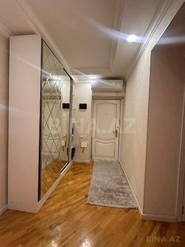 Satılır 2 otaqlı köhnə tikili 80 m², Qara Qarayev m., photo 1 from 13