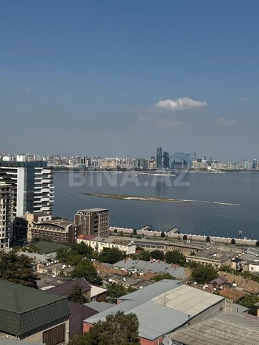 Satılır 2 otaqlı köhnə tikili 55 m², Bayıl q., photo 1 from 12
