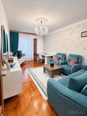 Продается 2-комн. вторичка 70 м², м. Гянджлик, photo 1 from 10
