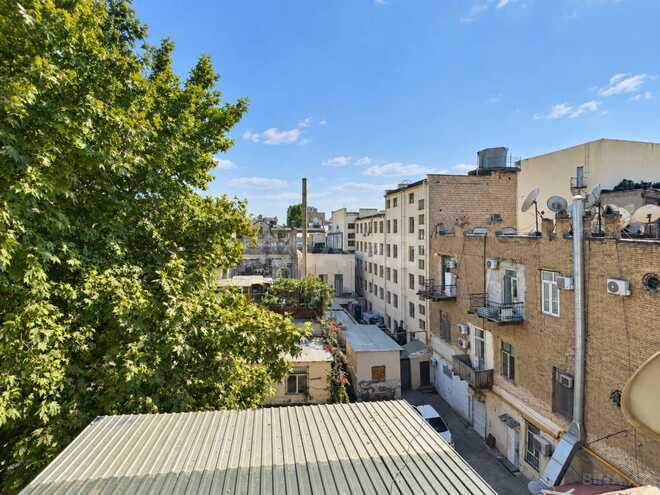 Satılır 2 otaqlı köhnə tikili 60 m², Sahil m., photo 22 from 29