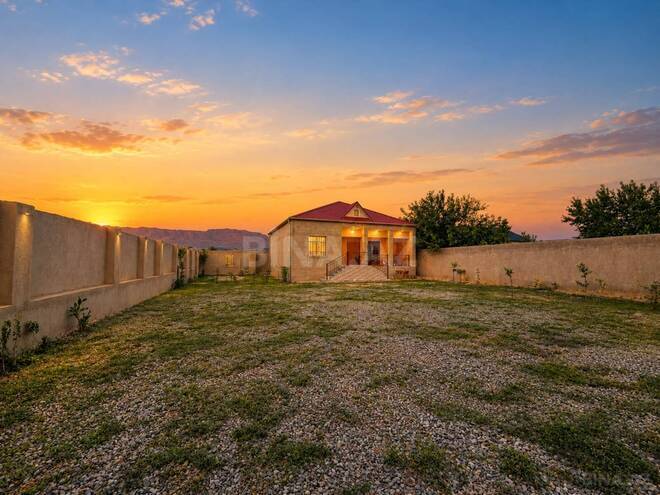 Satılır 4 otaqlı həyət evi/bağ evi 140 m², Qobu q., photo 1 from 30