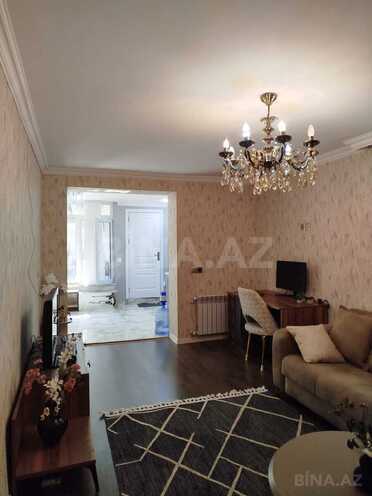 Satılır 2 otaqlı köhnə tikili 70 m², İnşaatçılar m., photo 1 from 10