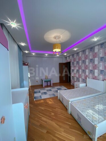 Сдается 3-комн. новостройка 140 м², м. Нефтчиляр, photo 1 from 11