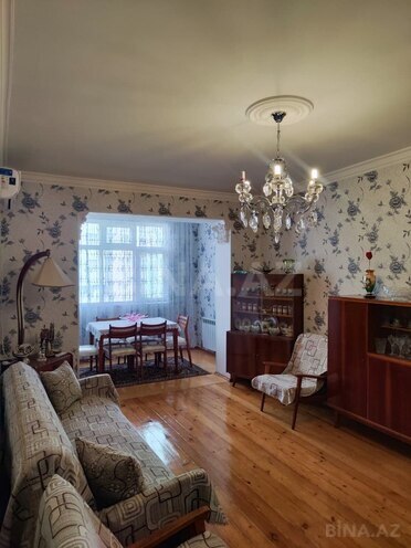 Продаётся 3-комн. вторичка 70 м², м. Ази Асланов, photo 3 from 16