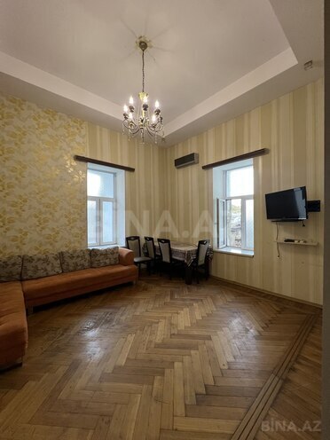 Сдаётся 3-комн. вторичка 90 м², м. Ичеришехер, photo 1 from 19