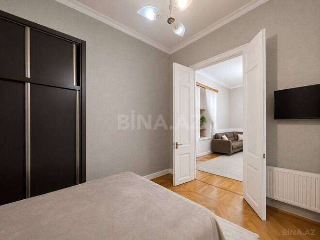 Satılır 2 otaqlı köhnə tikili 60 m², Sahil m., photo 9 from 14