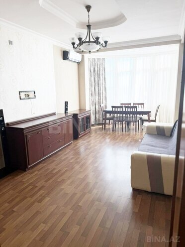Сдается 3-комн. новостройка 85 м², м. Иншаатчылар, photo 1 from 16