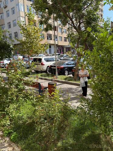 Сдается 3-комн. вторичка 70 м², м. Кара Караев, photo 1 from 12