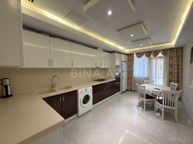 Сдаётся 3-комн. новостройка 175 м², м. Низами, photo 22 from 27