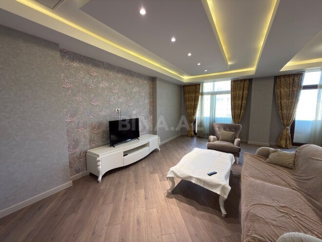 Сдаётся 3-комн. новостройка 175 м², м. Низами, photo 3 from 27