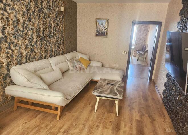 Продаётся 3-комн. вторичка 80 м², м. Ази Асланов, photo 1 from 24