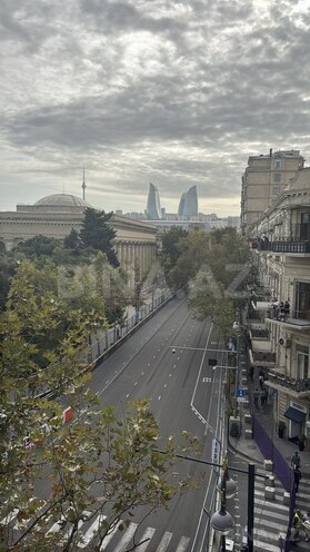 Satılır 3 otaqlı köhnə tikili 85 m², Sahil m., photo 1 from 27