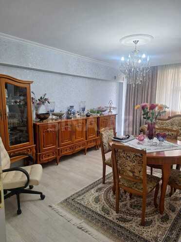 Satılır 3 otaqlı köhnə tikili 120 m², Elmlər Akademiyası m., photo 1 from 10