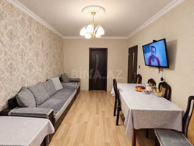 Продается 3-комн. вторичка 70 м², м. Кара Караев, photo 3 from 12