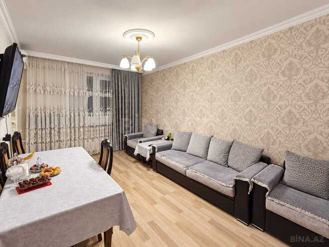 Продается 3-комн. вторичка 70 м², м. Кара Караев, photo 1 from 12