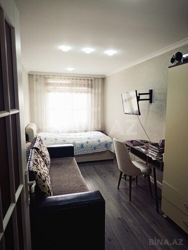 Продается 3-комн. вторичка 75 м², м. Нефтчиляр, photo 1 from 9