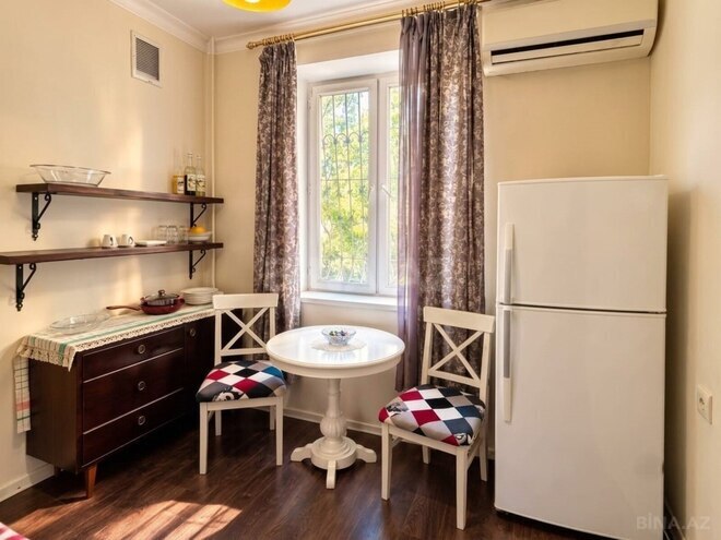 İcarəyə verilir 2 otaqlı köhnə tikili 60 m², Nizami m., photo 1 from 6