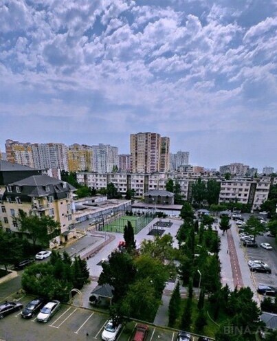 Продается 4-комн. вторичка 100 м², м. Ази Асланов, photo 4 from 17
