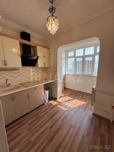 Satılır 2 otaqlı köhnə tikili 65 m², Massiv V q., photo 3 from 13