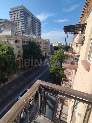 Satılır 3 otaqlı köhnə tikili 90 m², Nizami m., photo 1 from 15