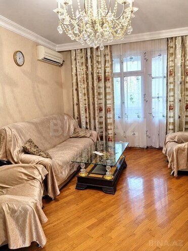 Satılır 3 otaqlı köhnə tikili 70 m², İnşaatçılar m., photo 1 from 11