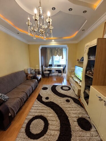 Продаётся 3-комн. вторичка 75 м², м. Низами, photo 3 from 9
