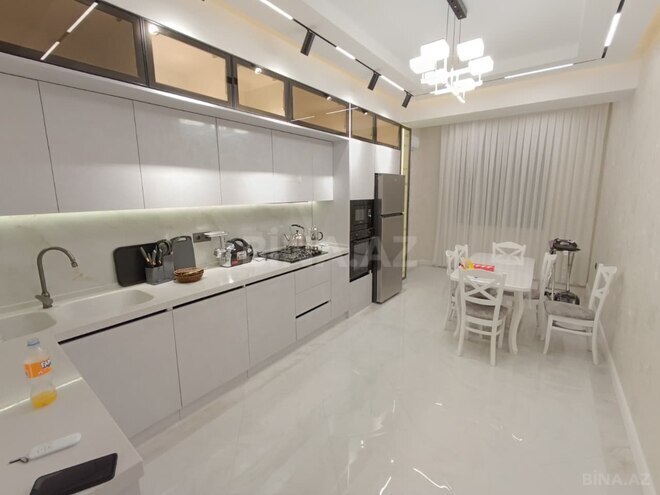 Сдается 3-комн. новостройка 125 м², м. Иншаатчылар, photo 1 from 27