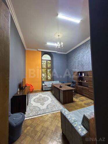 Satılır 4 otaqlı köhnə tikili 200 m², Sahil m., photo 7 from 18