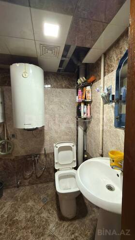 Satılır 2 otaqlı köhnə tikili 60 m², İnşaatçılar m., photo 13 from 17