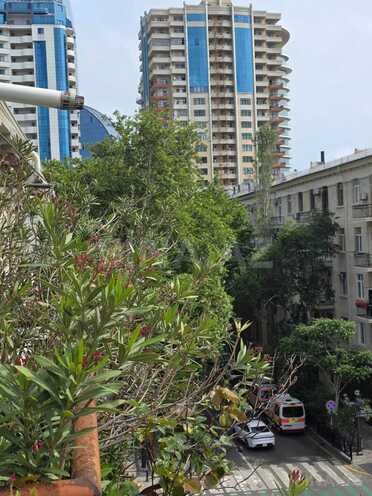 İcarəyə verilir 2 otaqlı köhnə tikili 60 m², 28 May m., photo 1 from 12
