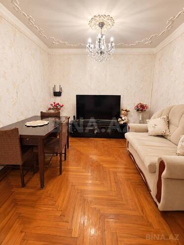 Продается 3-комн. вторичка 90 м², м. Нефтчиляр, photo 1 from 14