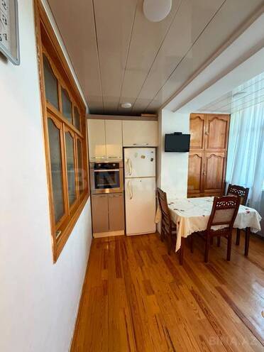Продаётся 3-комн. вторичка 70 м², м. Кара Караев, photo 3 from 23