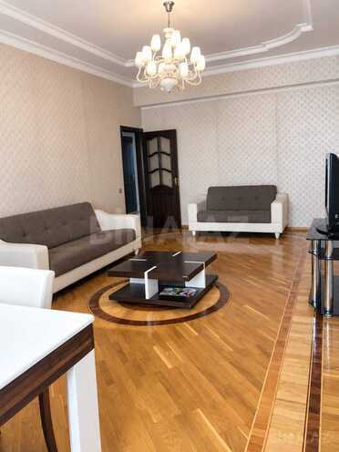 Сдаётся 3-комн. новостройка 105 м², м. Низами, photo 1 from 20