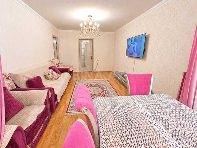 Продается 3-комн. вторичка 70 м², м. Кара Караев, photo 1 from 13