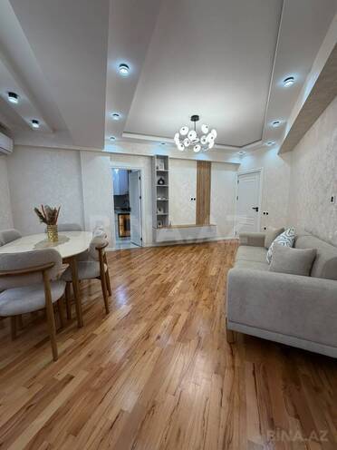Продаётся 2-комн. вторичка 65 м², м. Ази Асланов, photo 1 from 13