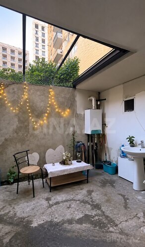 Satılır 2 otaqlı köhnə tikili 70 m², İnşaatçılar m., photo 13 from 14