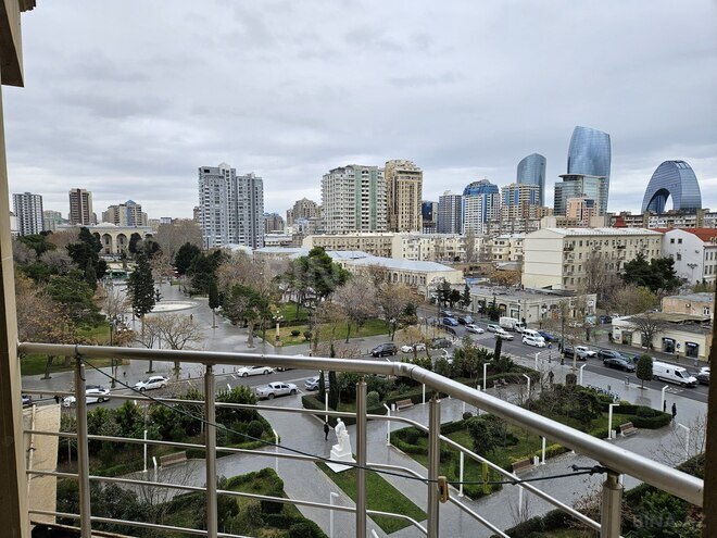 İcarəyə verilir 3 otaqlı yeni tikili 145 m², 28 May m., photo 3 from 16